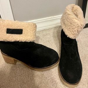 Women’s 8.5 Sherpa black boots